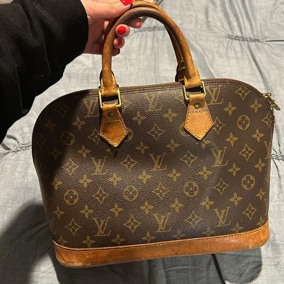 Vintage Louis Vuitton Alma handbag 👜 - Picture 2 of 5